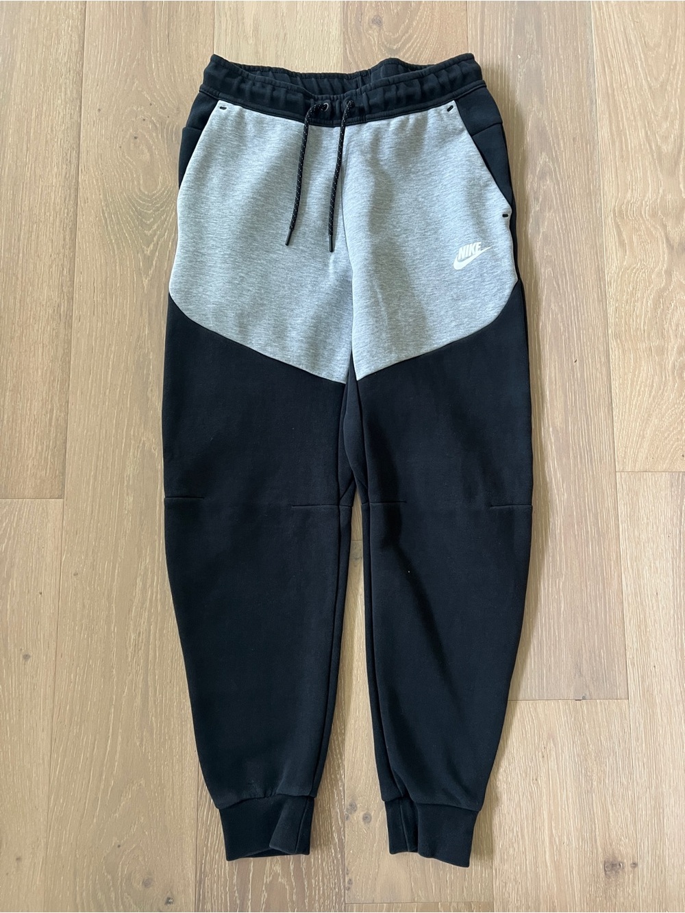 Nike Mens Tech Black & Gray Colorblock Jogger Pants